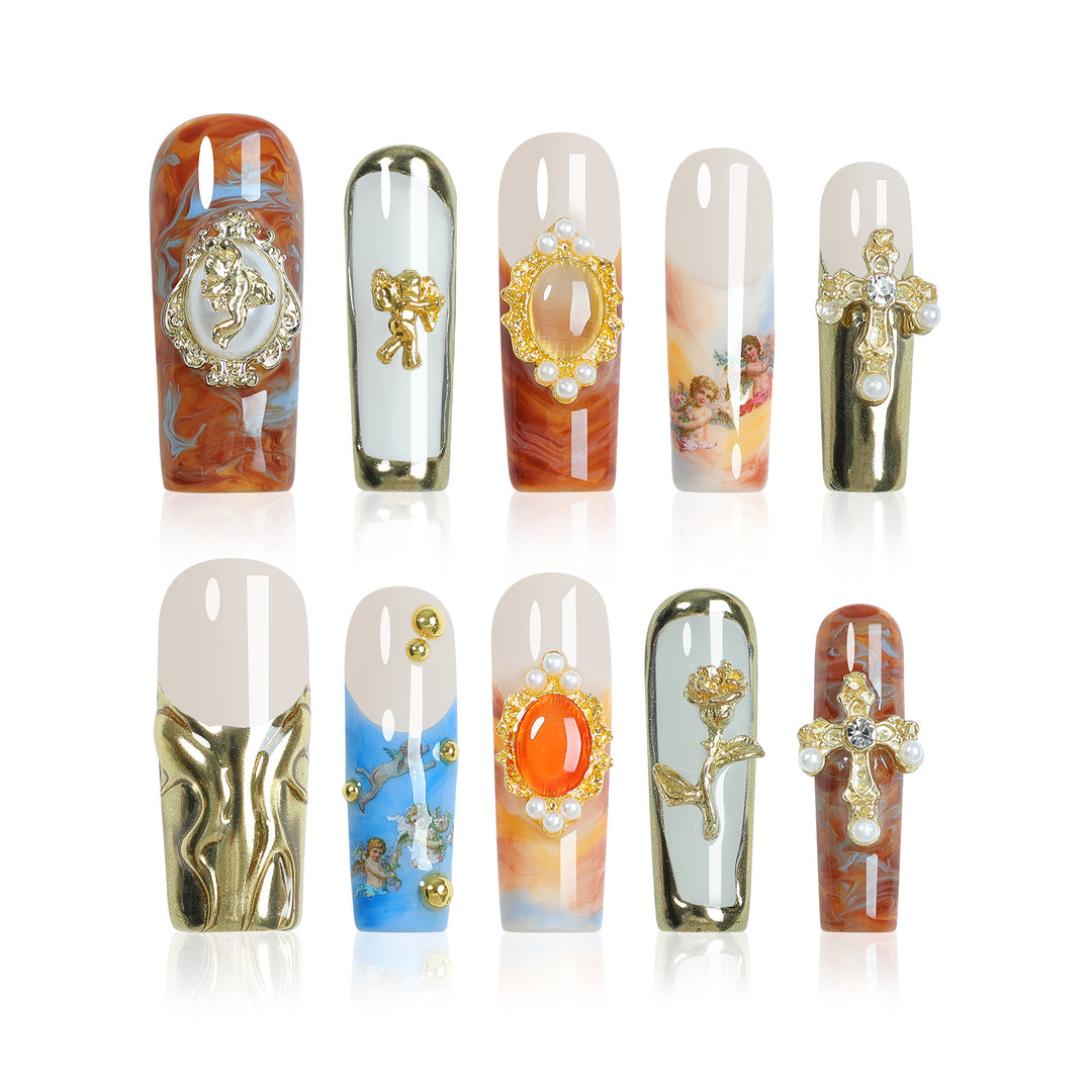 Kreatives Kunstnagelset mit luxuriösen Verzierungen Karnz