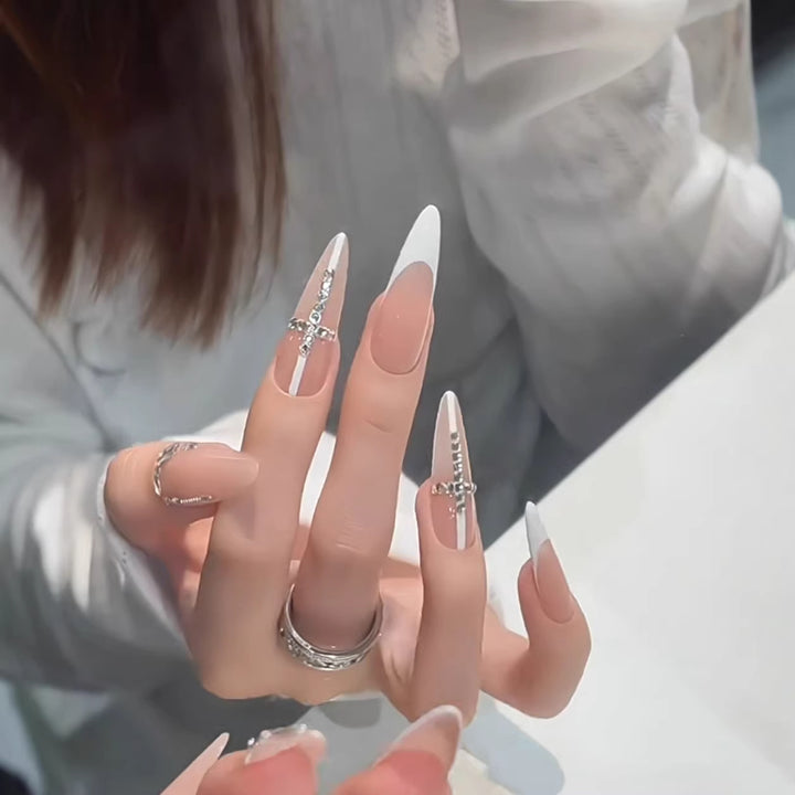 Luxus mit Strass akzentuierte Stiletto-Nagelverlängerungen