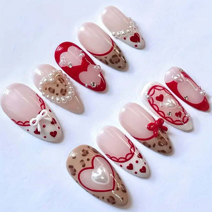 Romantische Herz-Themen Press-On Nagelkunst Karnz