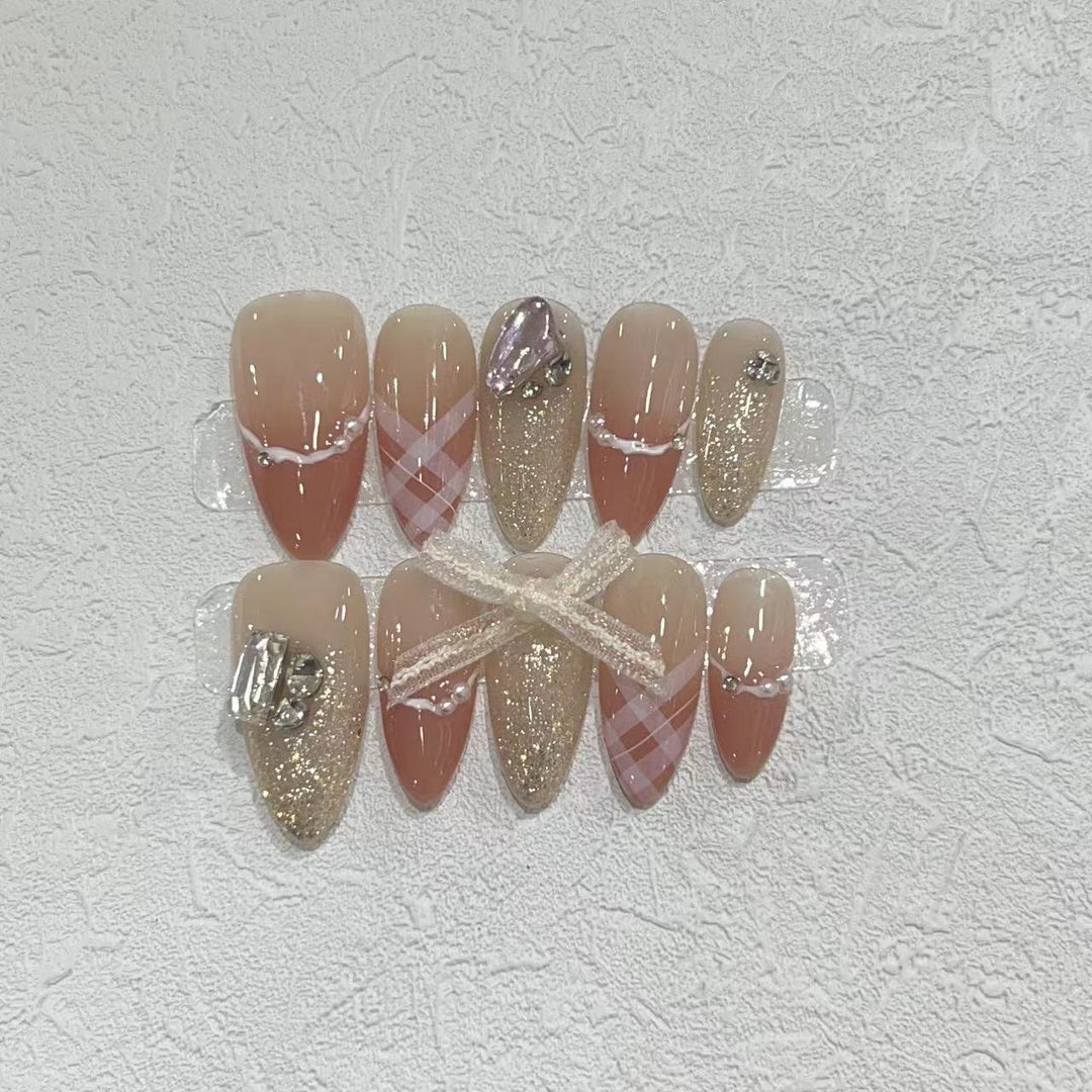 Dekoratives Stiletto Press-On Nail Art Set mit Strass- und Glitzerakzenten Karnz