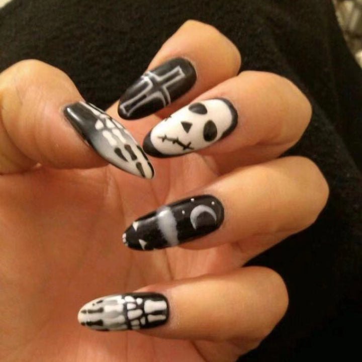 Kreative Halloween-Nagelkunst Karnz