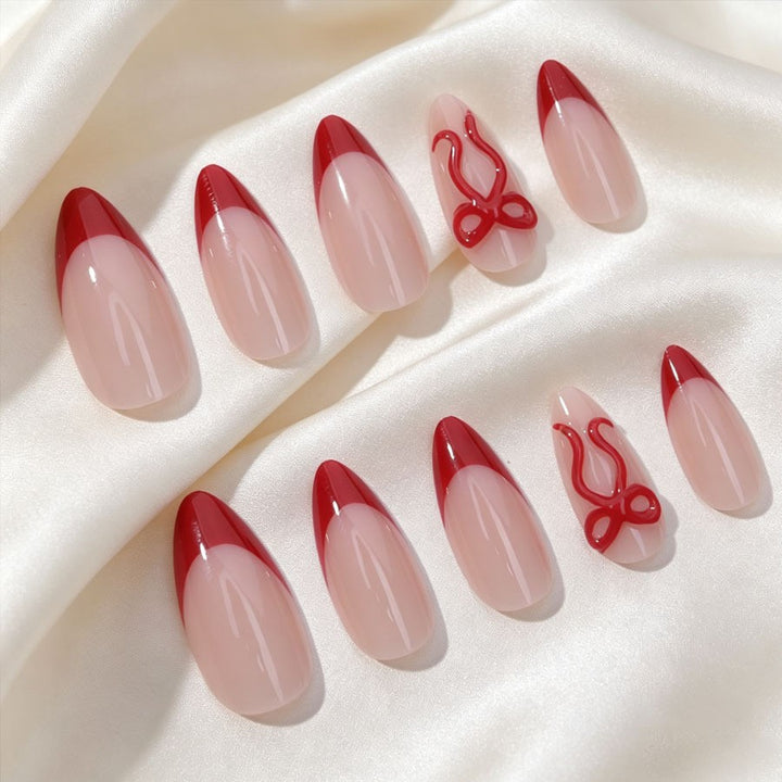 Kunstnagelset mit elegantem Motiv und Glitzerakzenten Karnz