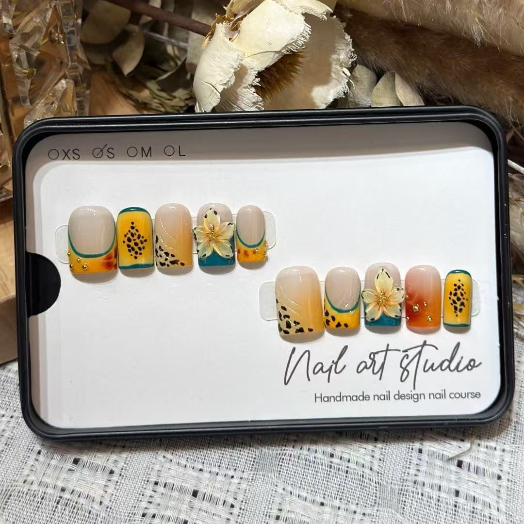 Handgefertigtes florales Nagelkunst-Design-Set