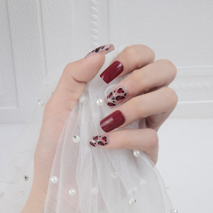 Künstlerisches kurzes Press-On-Nagelset mit Leopardenmuster und glänzendem Finish Karnz