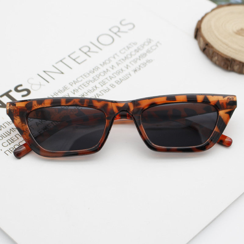 Damen geometrische Sonnenbrille mit raffiniertem Kunststoffrahmen Karnz