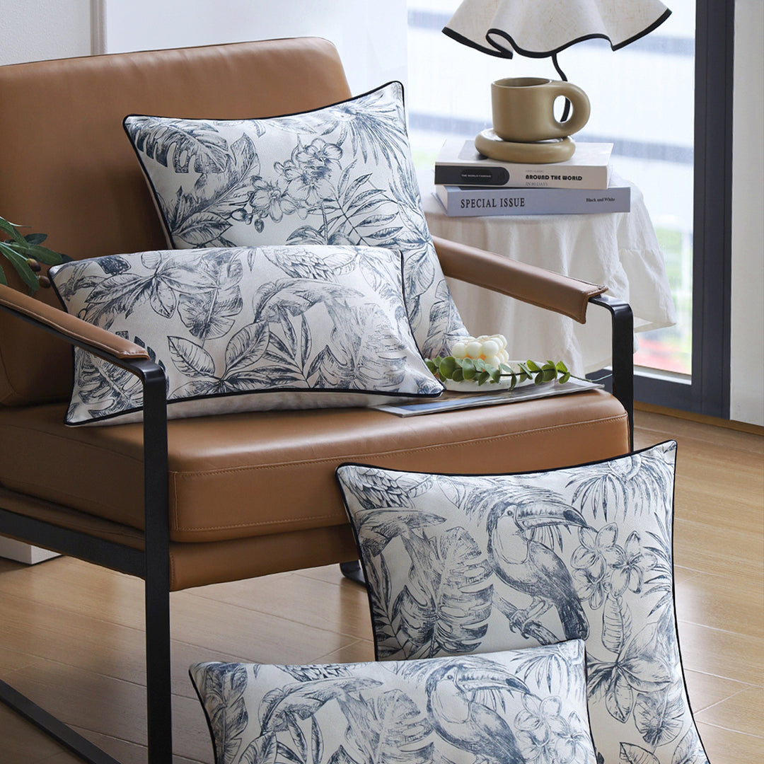 Elegantes Kissen mit floralen Motiven