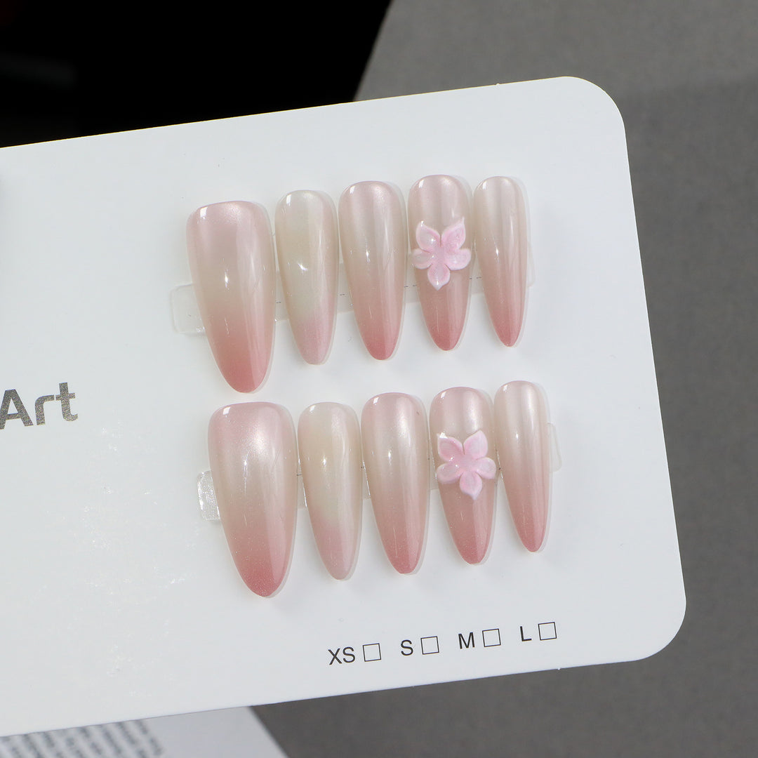 Elegantes Press-On-Nagel-Set mit floralen Akzenten Karnz