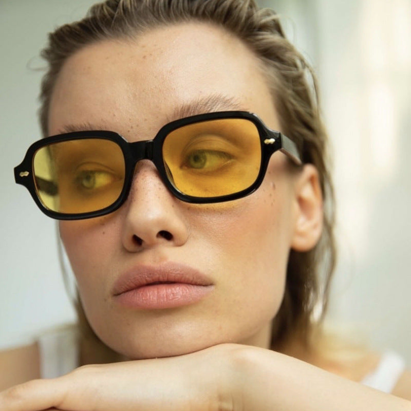 Damen modische Sonnenbrille mit kantigem Rahmen und gelben Gläsern Karnz