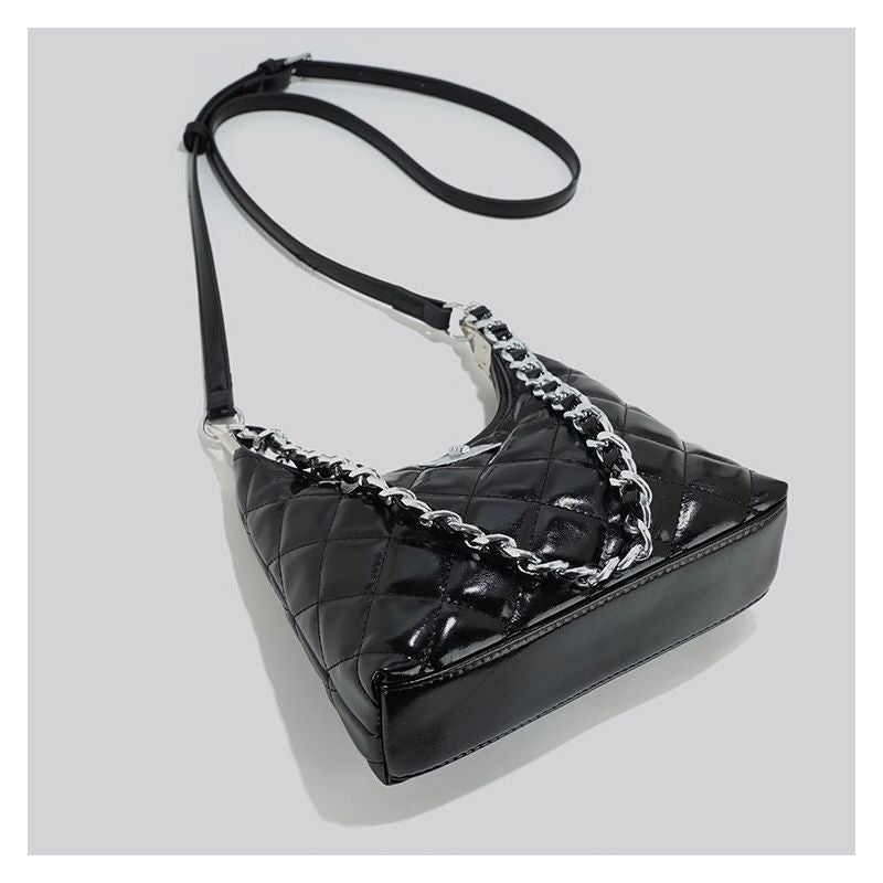 Gepolsterte Schultertasche mit Kettengriffen Karnz