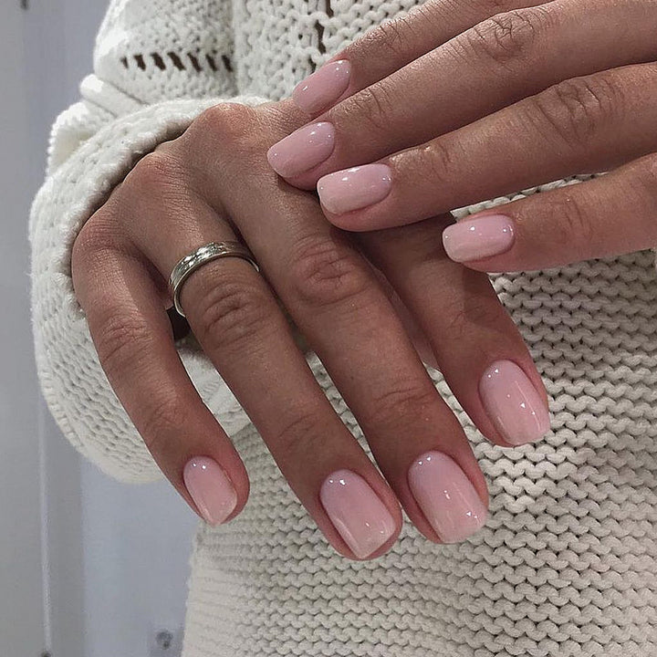 Glänzende Gel-Nagelkunstverlängerungen Karnz