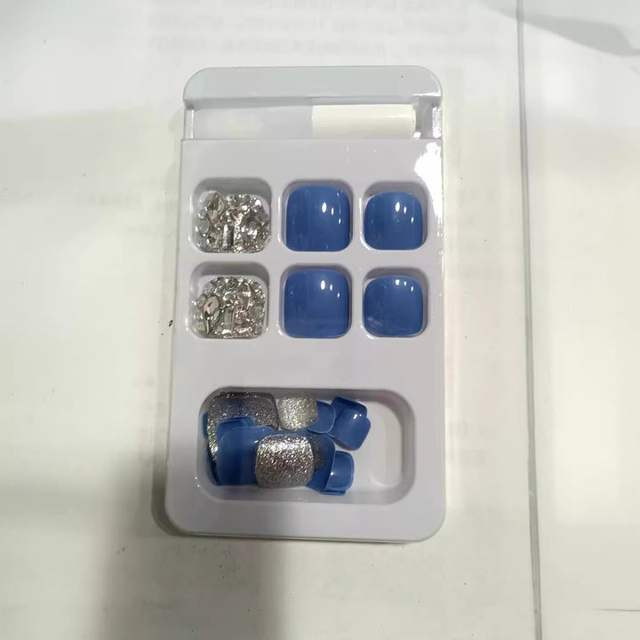 Dekoratives Press-On Nagelset mit Strassakzenten Karnz