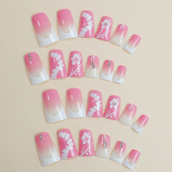Kunstnagelset mit eleganten Floral-Designs und Glitzerakzenten Karnz