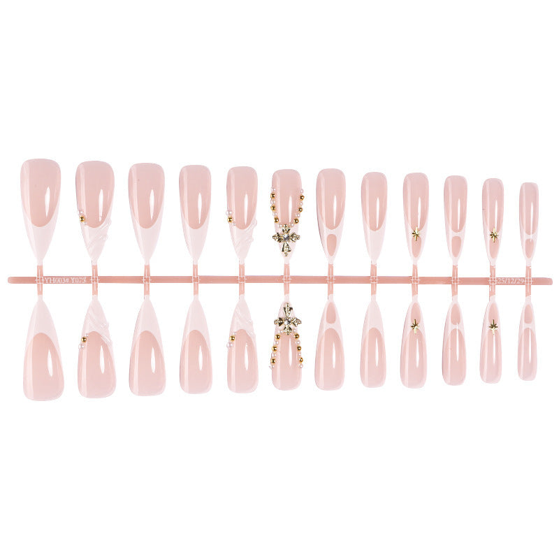 Elegantes künstliches Nagelset mit einzigartigen Verzierungen Karnz