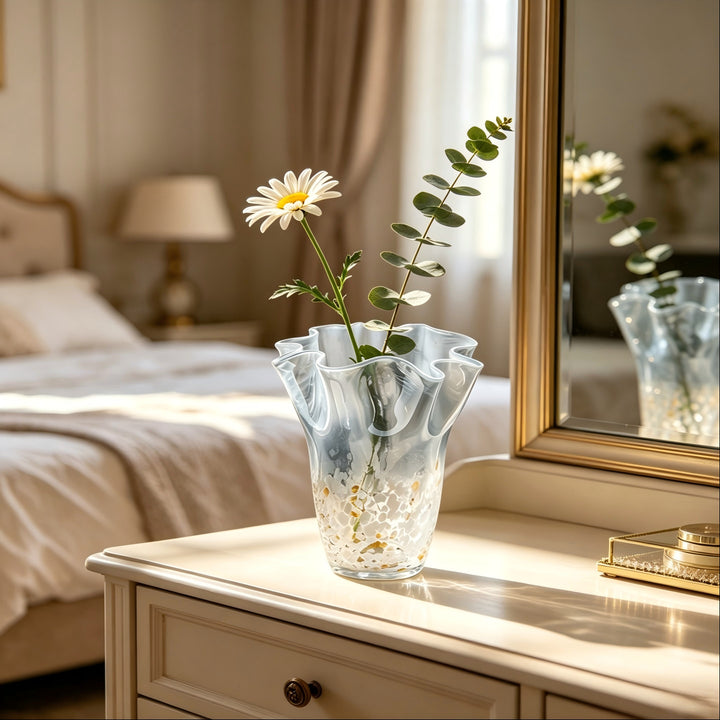 Elegante Glasvase mit kunstvollem Wellendesign Karnz