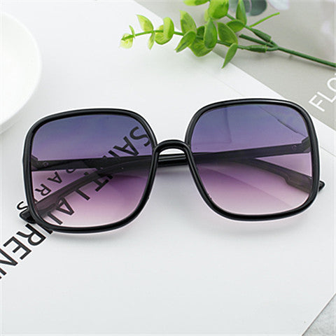 Damen quadratische Designerbrille mit modernem Muster Karnz