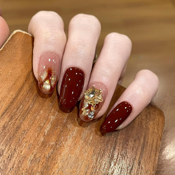 Künstliche Nagelspitzen mit Goldenen Akzenten Karnz