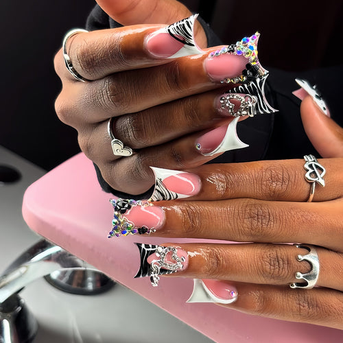 Glamouröse mit Rhinestones verzierte Presse-on-Nagel-Set Karnz