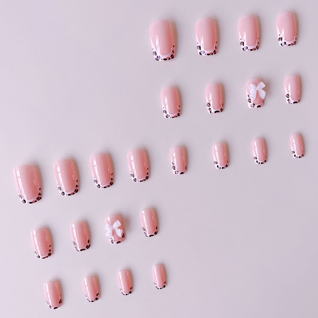 Kunstnagelset mit glamourösen 3D-Blütenverzierungen Karnz