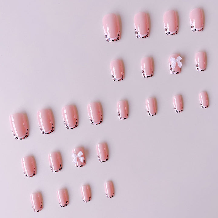 Kunstnagelset mit glamourösen 3D-Blütenverzierungen Karnz