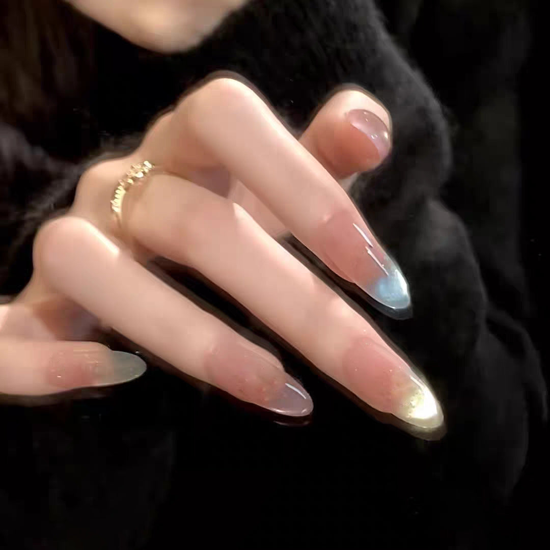 Elegantes Press-On Nail Set mit mehreren Designs Karnz