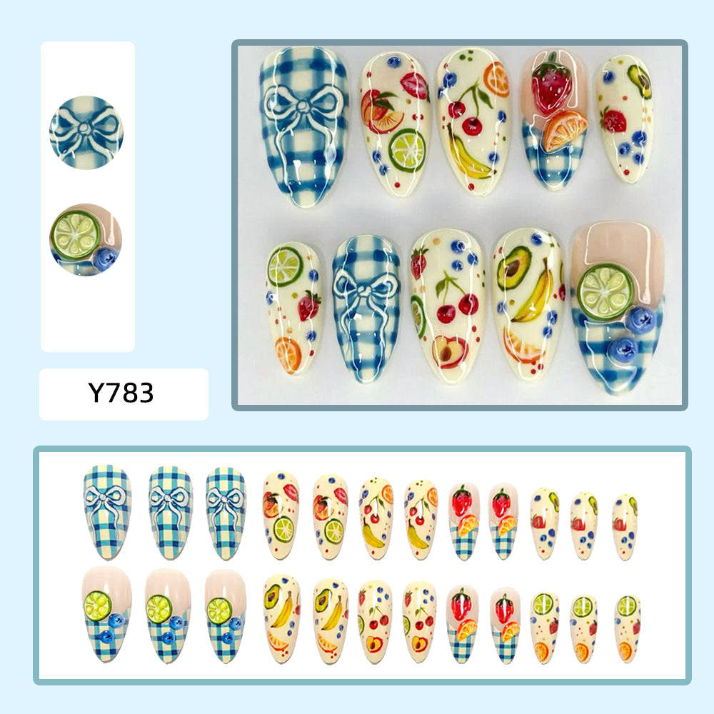Kunstnägel mit Fruchtigem und Kariertem Design Karnz