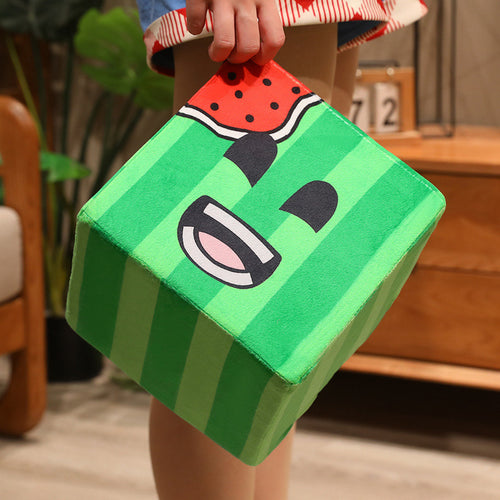 Kawaii Wassermelonenwürfel Plüsch Dekokissen mit gesticktem Gesicht Karnz