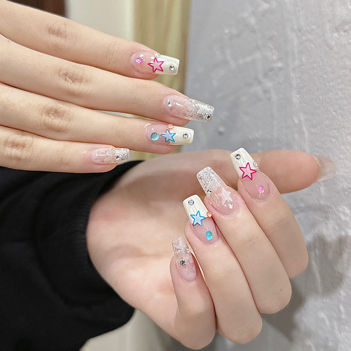 Dekorativer glitzernder Press-On-Nagelset Karnz