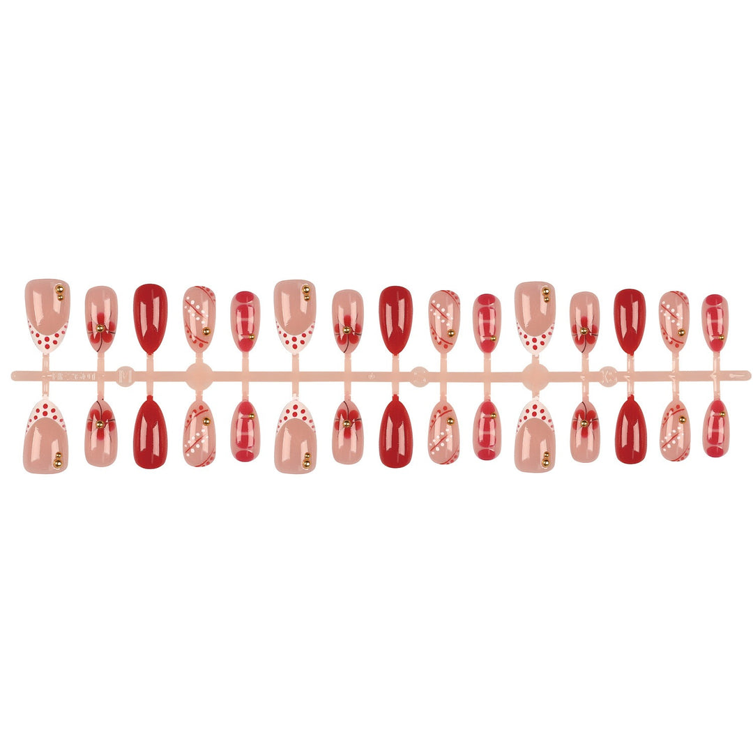 Künstlerisches Press-On Nail Set mit dekorativen Akzenten