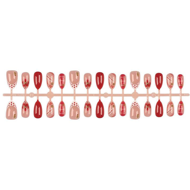 Künstlerisches Press-On Nail Set mit dekorativen Akzenten