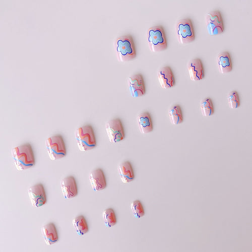Kunstnagelset mit buntem zur Neonfarben inspirierten Design Karnz