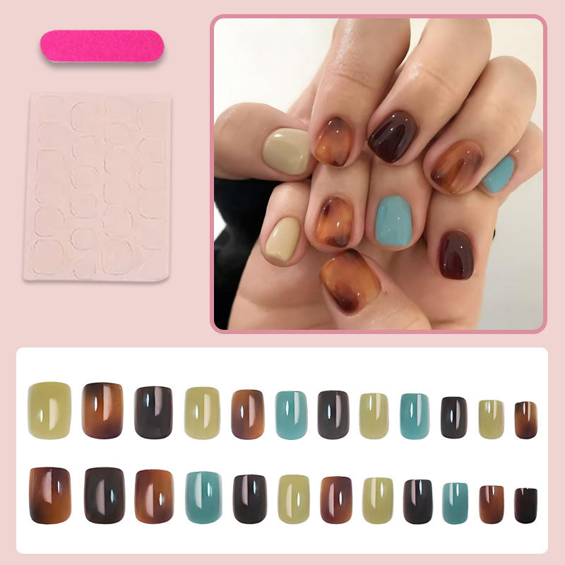 Künstliche Fingernägel mit elegantem Ombre-Effekt Karnz