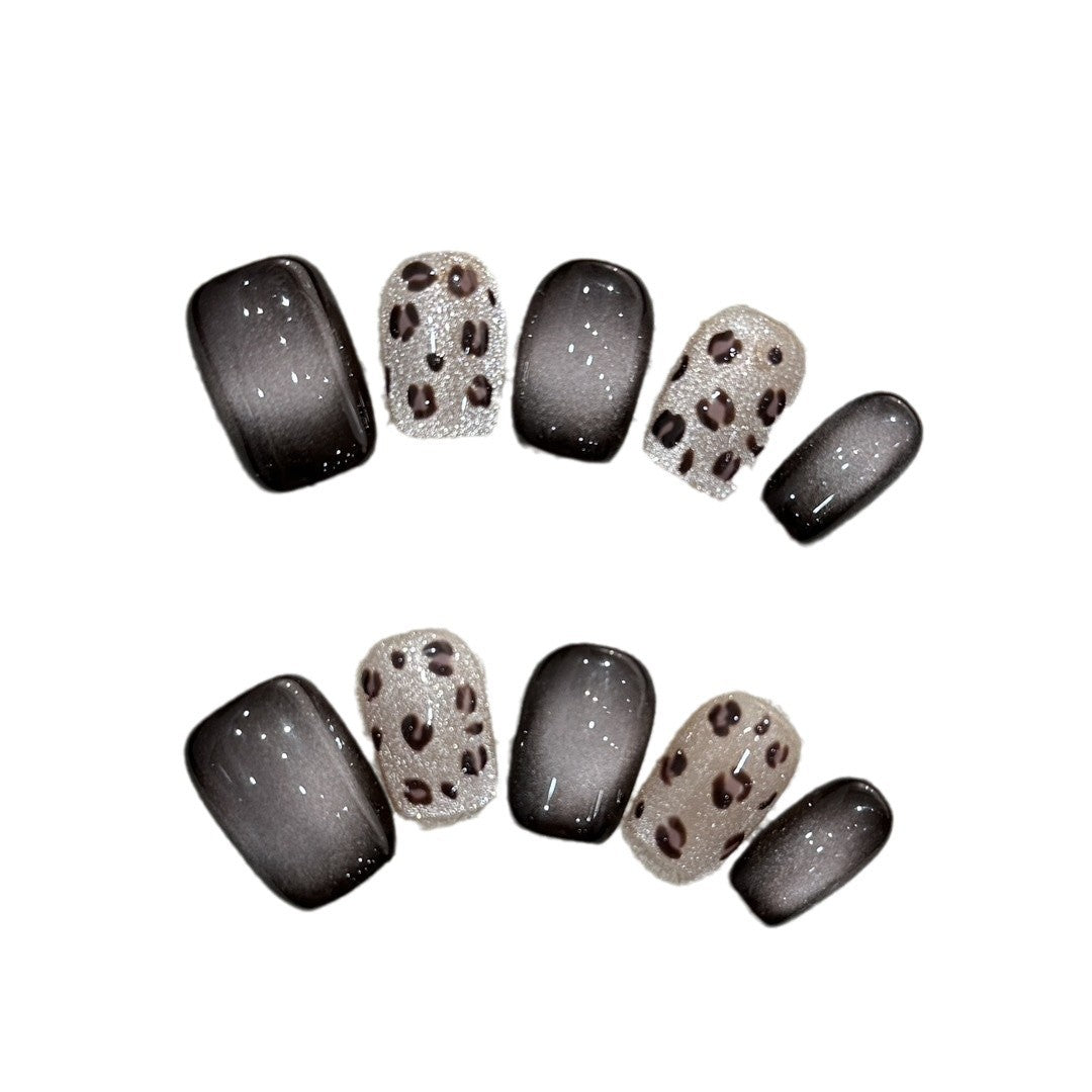 Kunstnägel Im Eleganten Animal-Print Design Karnz
