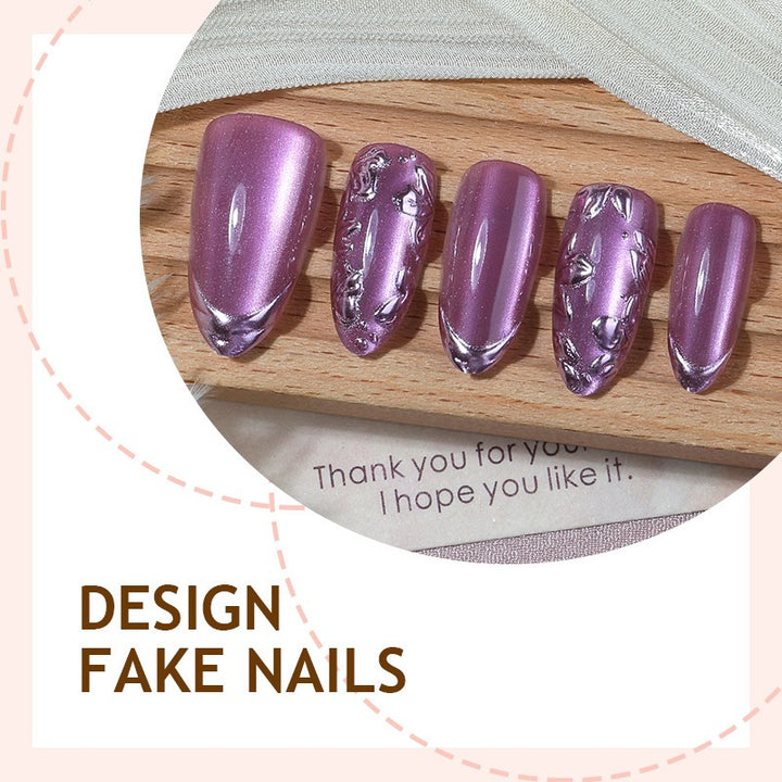 Elegantes Kunstnagelset mit schimmernden Akzenten und dekorativen Designs Karnz