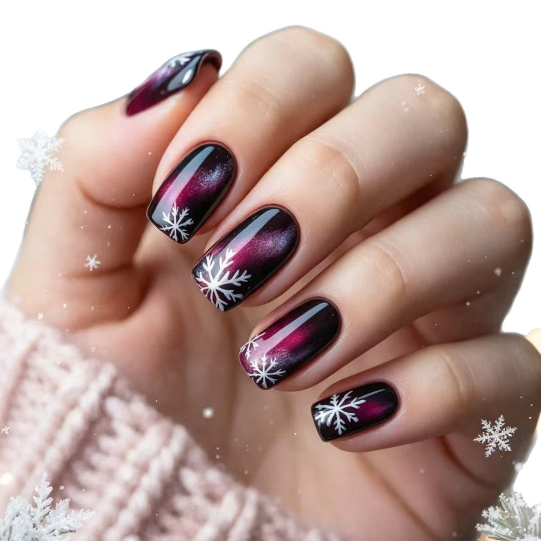 Kunstnägel mit Festlichem Schneeflocken-Design Karnz