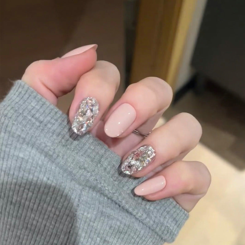 Dekorative Drucknägel mit Glitzerakzenten Karnz