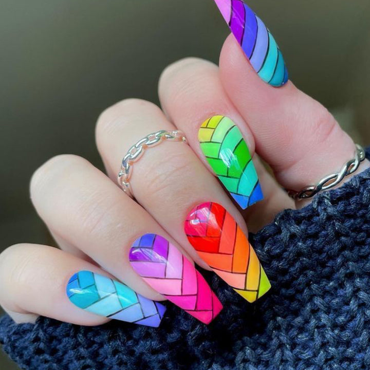 Bunt Geflochtenes Nagelkunstset Karnz