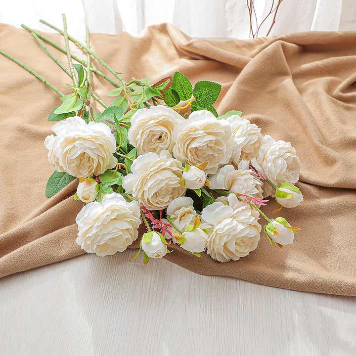 Eleganter künstlicher Rosenstrauß