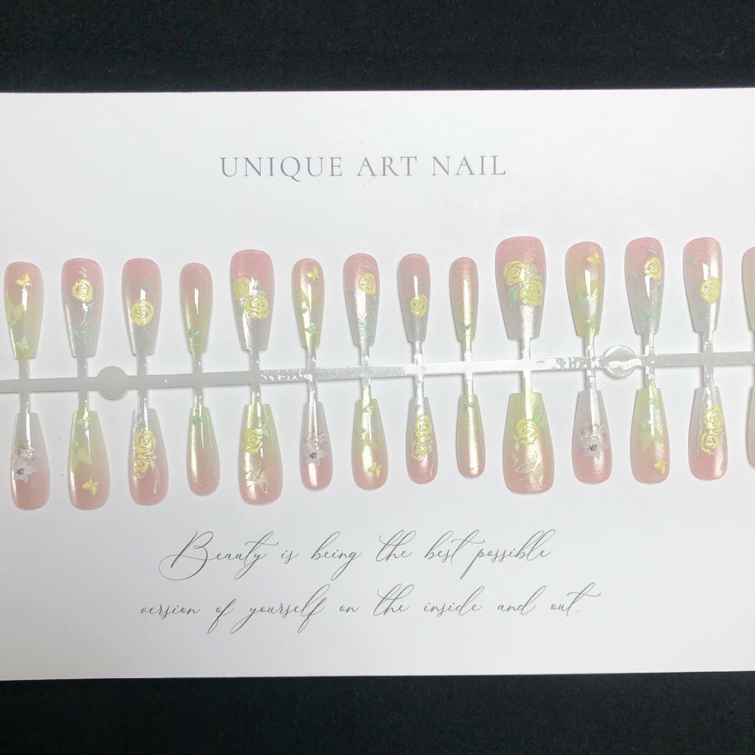 Blumendekorierte Press-On Nagelkunst Set