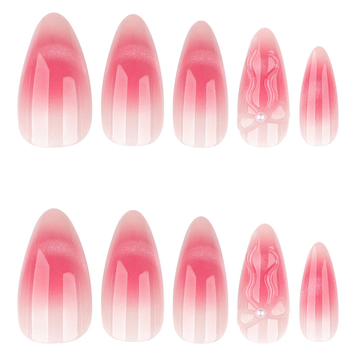 Kunstvolle Stiletto-Nägel mit eleganter French-Spitze und floralem Design Karnz