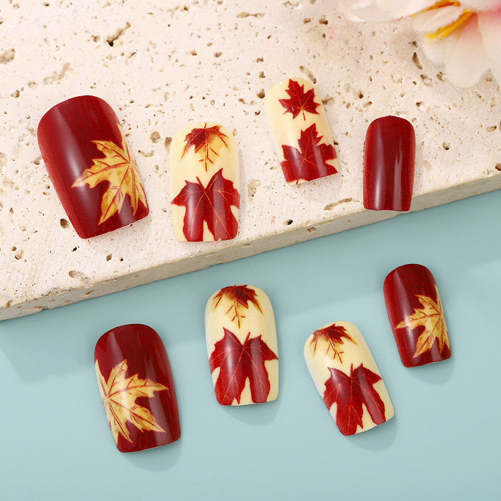 Kunstnagel Set mit herbstlichen Blättern und vielfältigen Designs Karnz