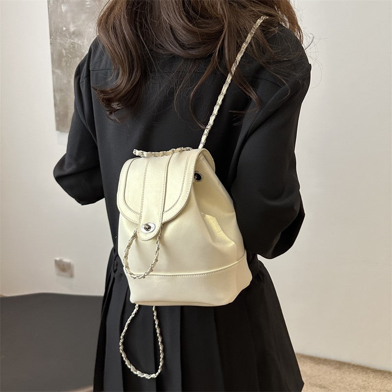 Eleganter Rucksack mit Kettendetails