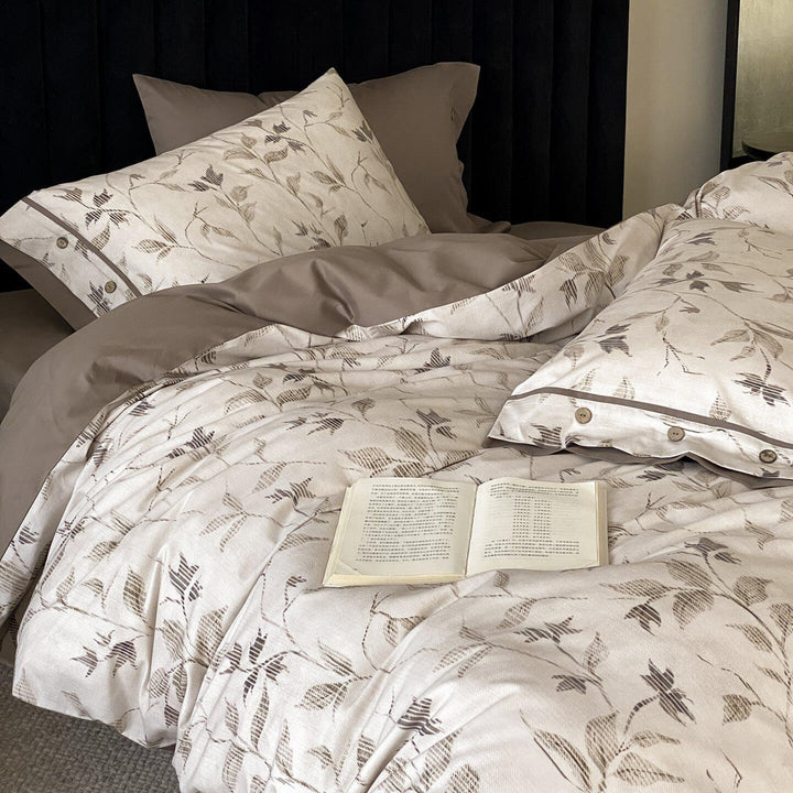 Bettbezug-Garnitur mit feinem Blatt-Jacquard, Knopfverschluss und Hotelnaht