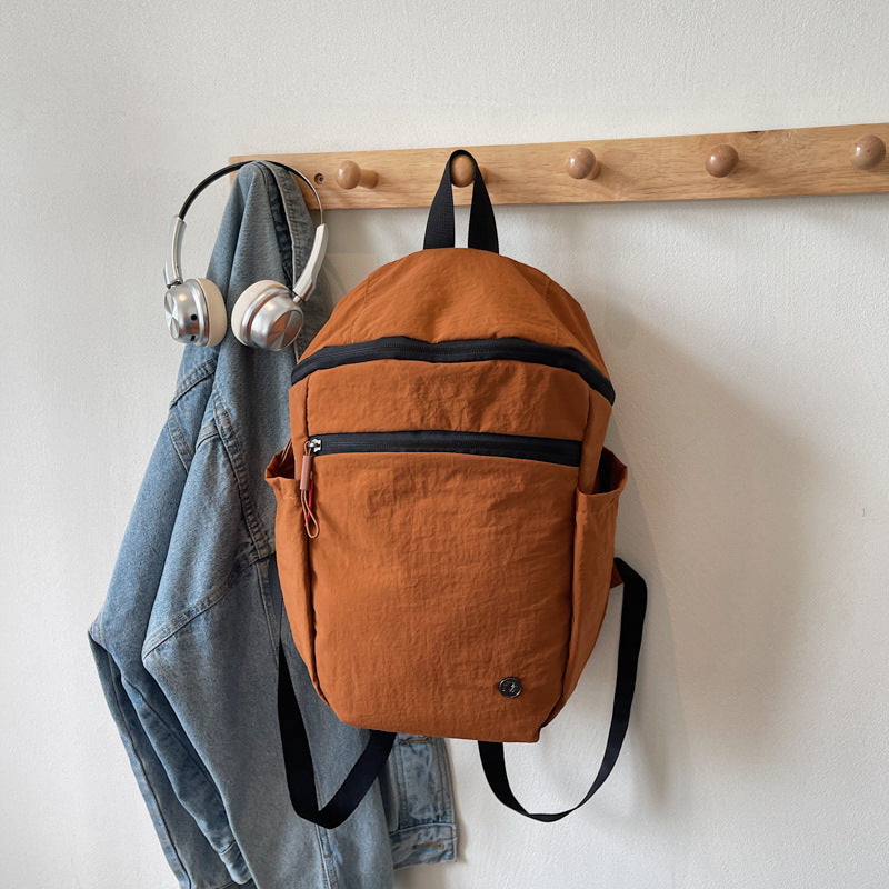 Moderner minimalistischer Rucksack für Reisen