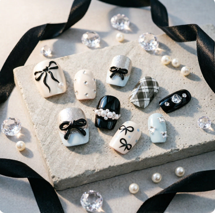 Kunstnägel mit Eleganten Schleifen und Strass Karnz