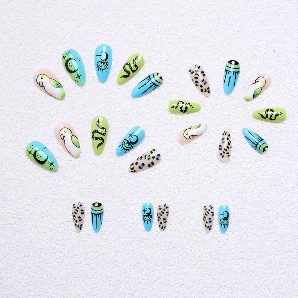 Kunstnagelset mit verspielten Tiermotiven und auffälligen 3D-Designs Karnz