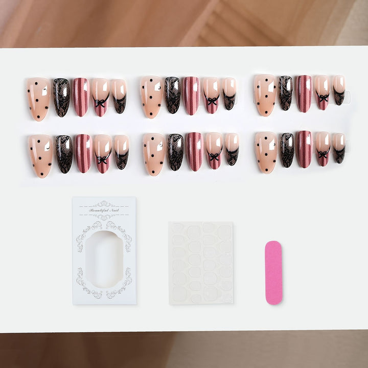 Kunstnagelset mit stilvollen 3D-Akzenten Karnz