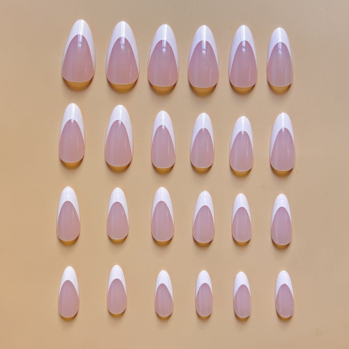 Elegante französische Spitzen-Almond-förmige Nagelverlängerungen Karnz