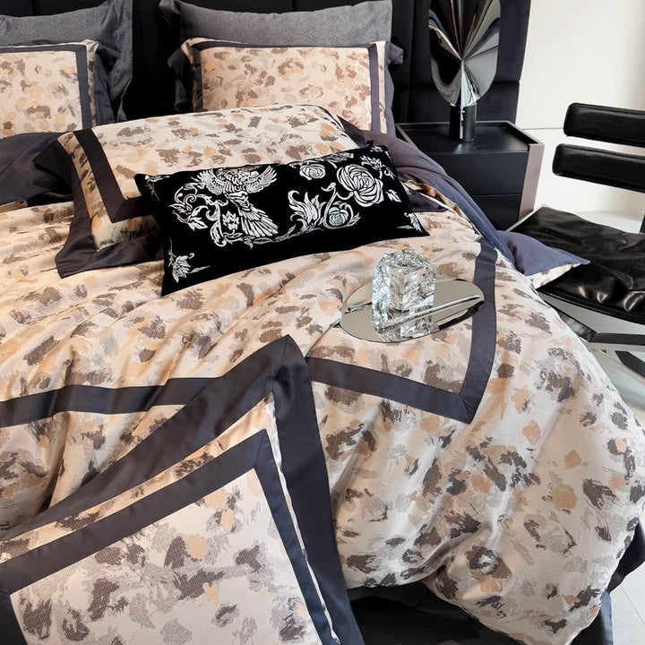 Jacquard-musterte Wendebettwäsche Set mit Satinbesatz und dekorativen Kissenbezügen