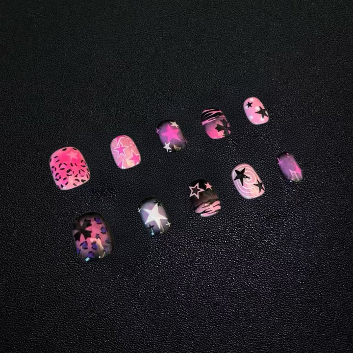 Stylisches Sternenbedrucktes Press-On Nagelkunstset Karnz