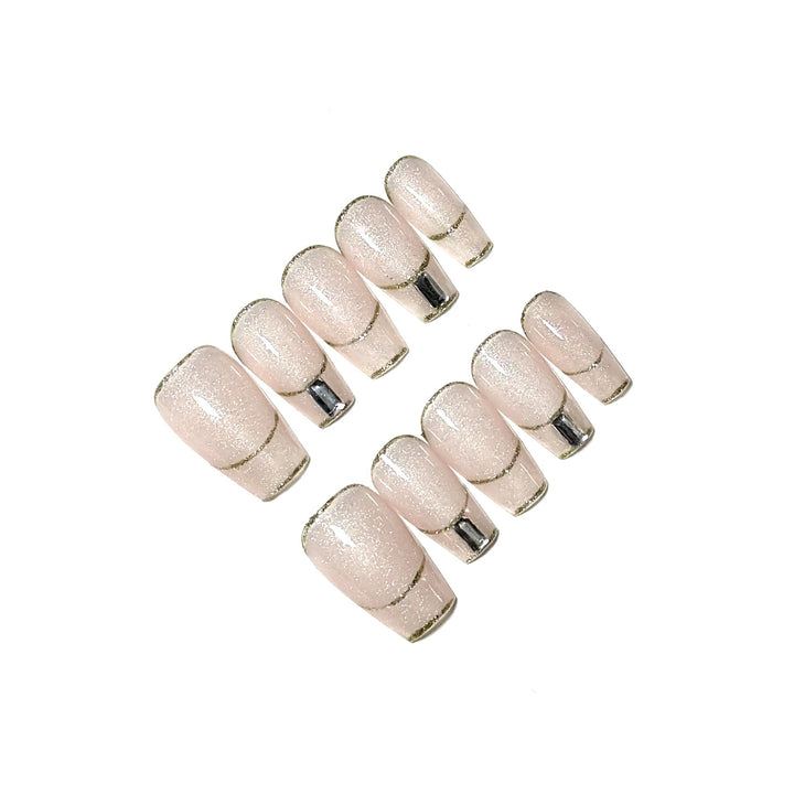 Elegantes Press-On Nagelset mit metallischen Akzenten